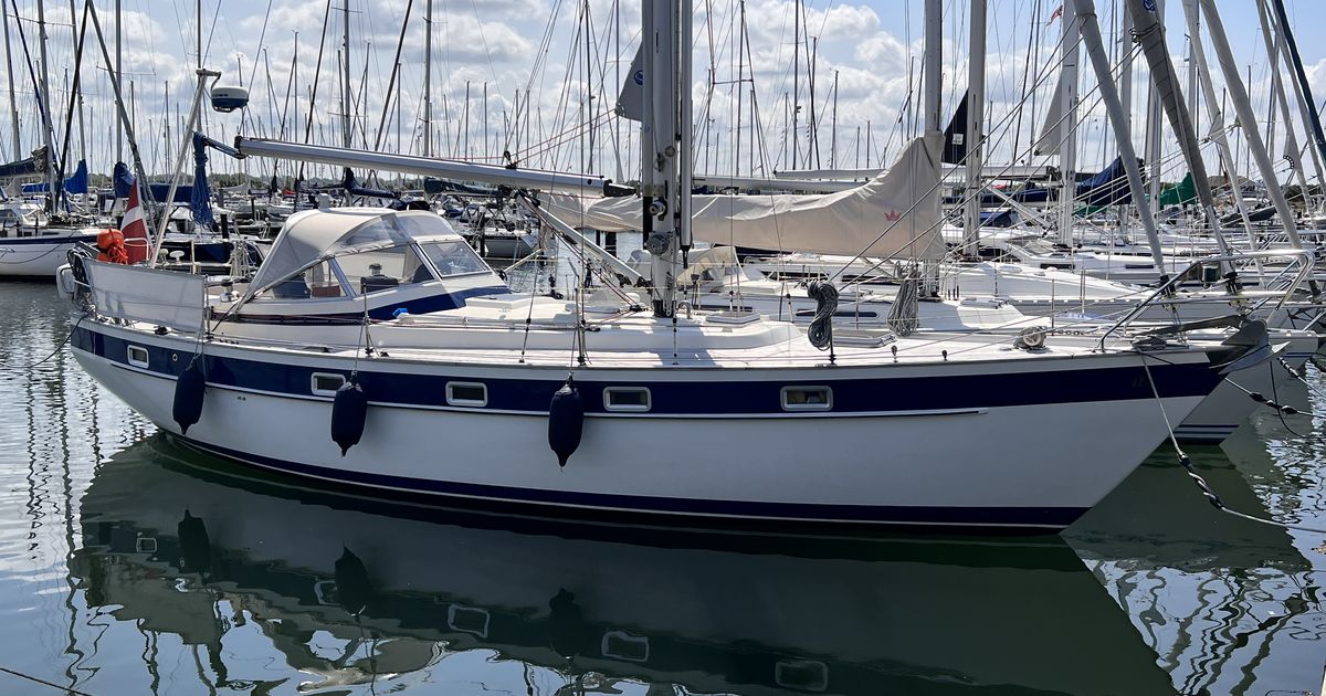 Hallberg Rassy 38 - YachtBroker