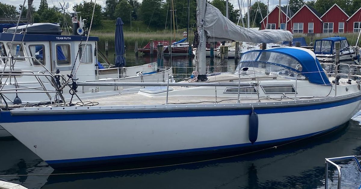 hornet 33 sailboat