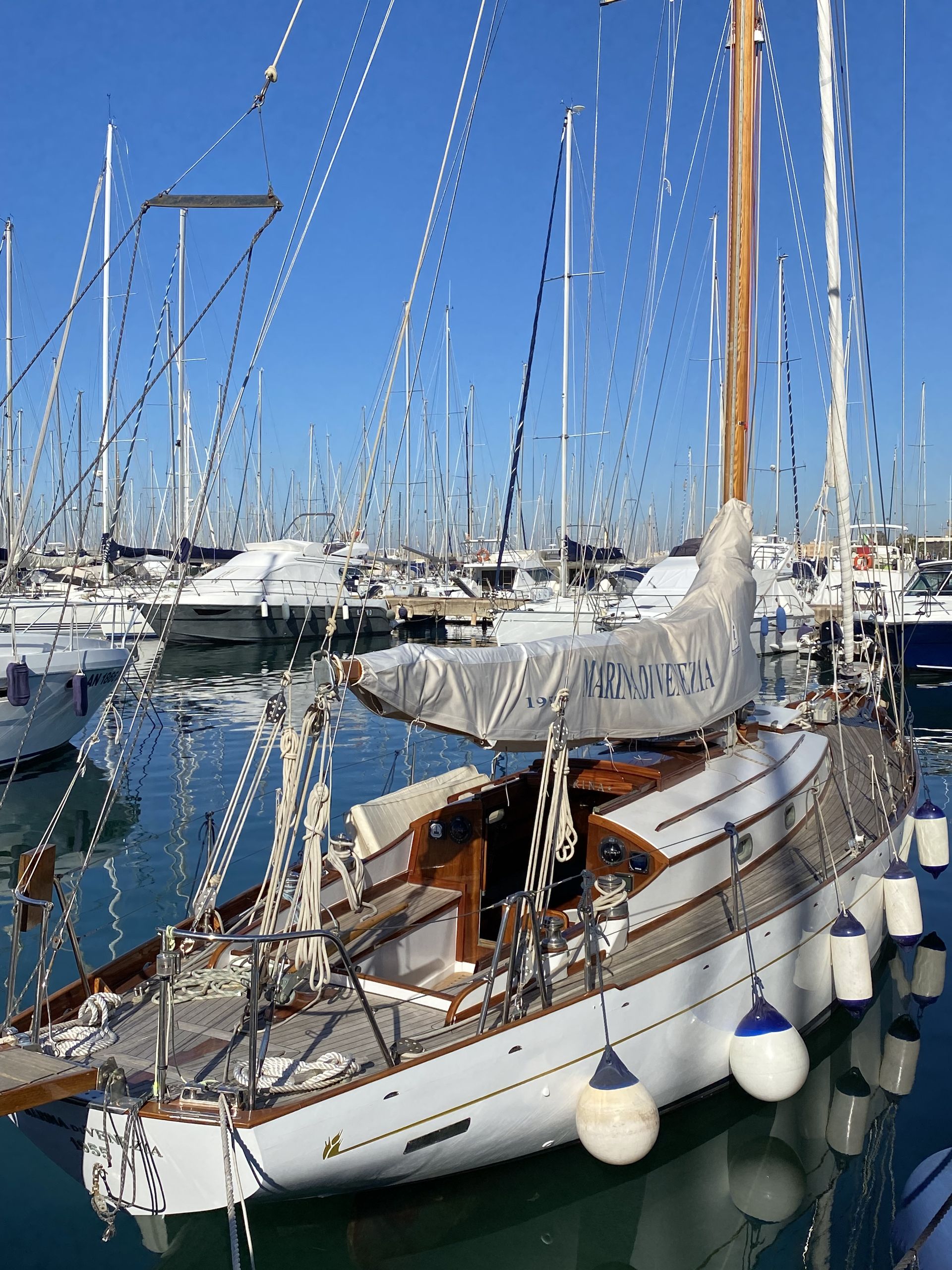 Classic Yacht Marconi Cutter 1955