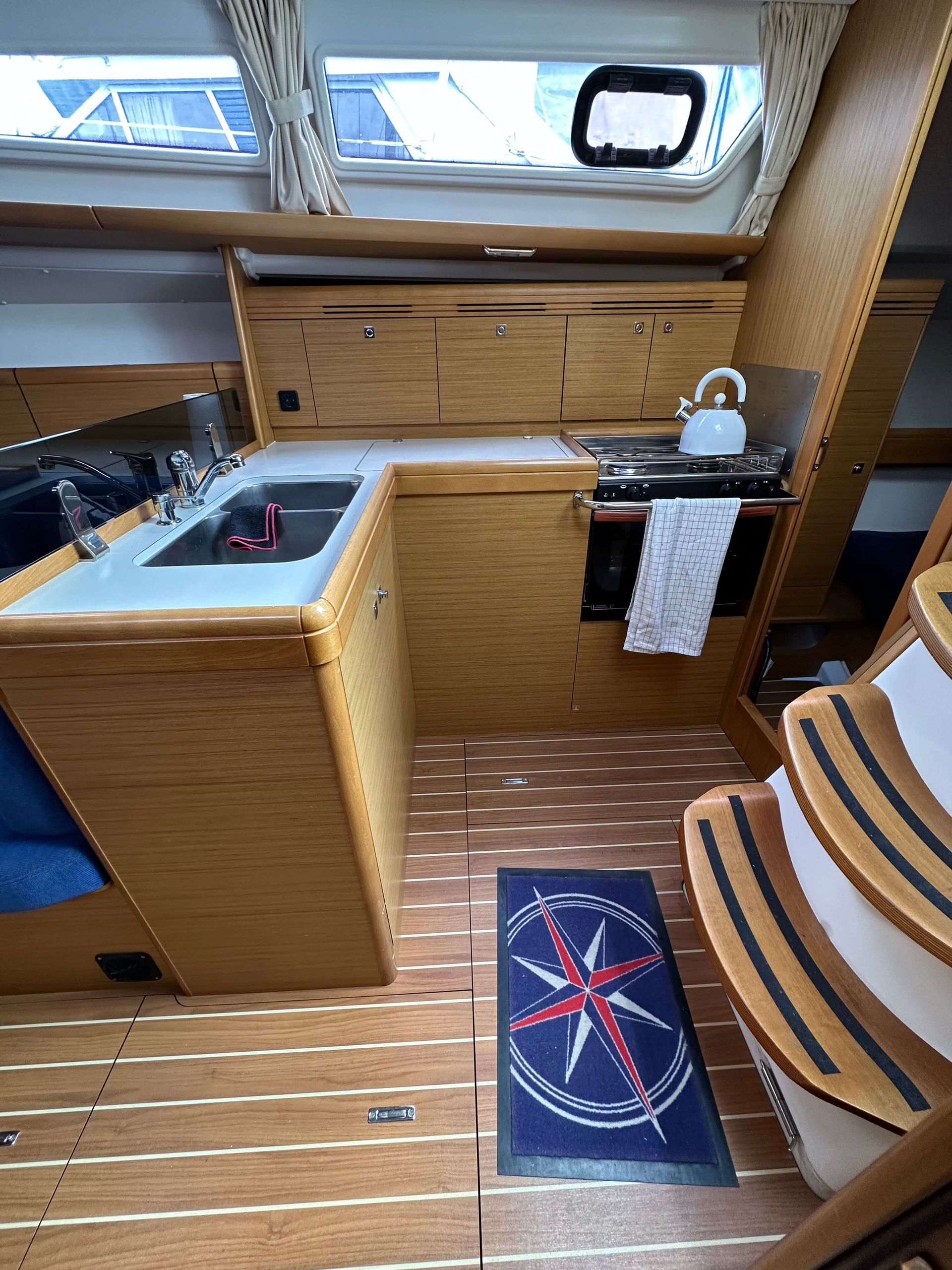 Jeanneau 36i - YachtBroker