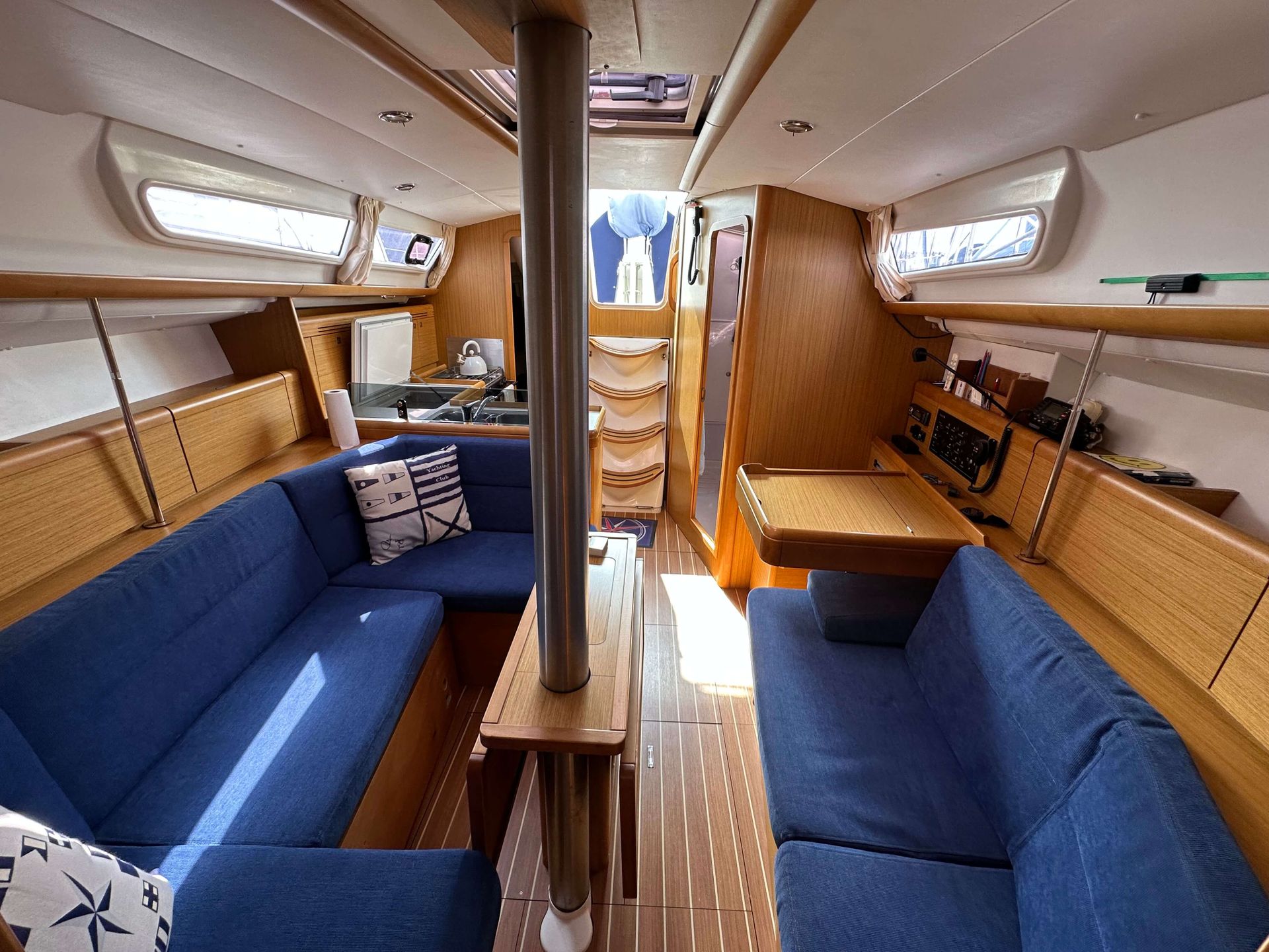 Jeanneau 36i | Både til salg | YachtBroker