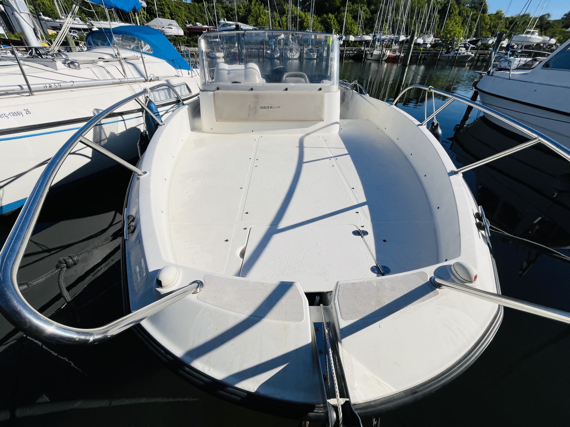 Quicksilver Activ 675 Sundeck #26