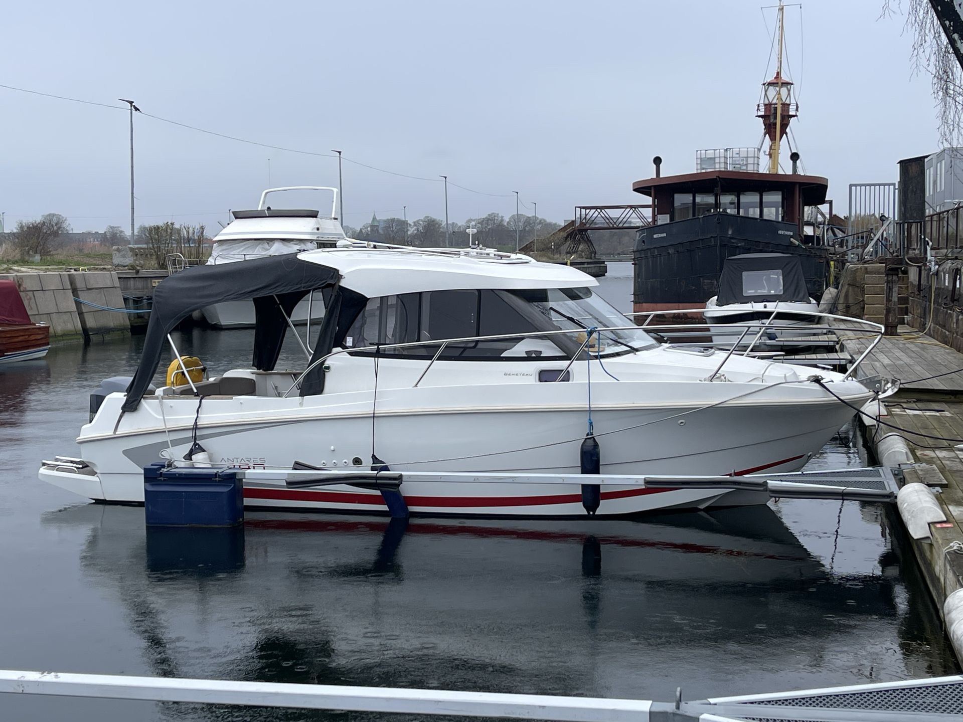 Beneteau Antares 780 #23