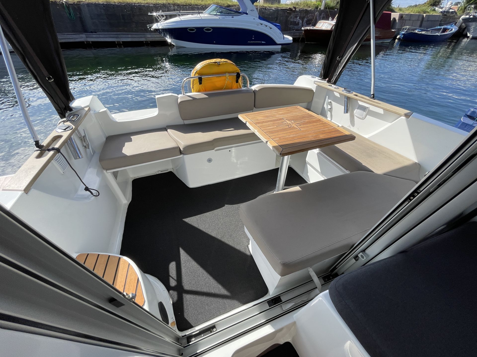 Beneteau Antares 780 #15