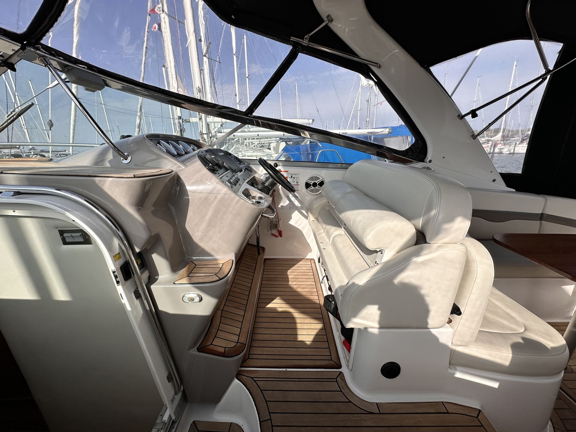 Chaparral 330 Signature #19