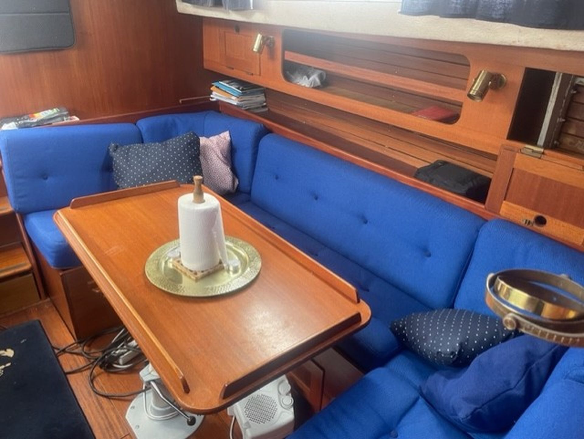 Fin Hallberg Rassy 35 med nyare motor #9
