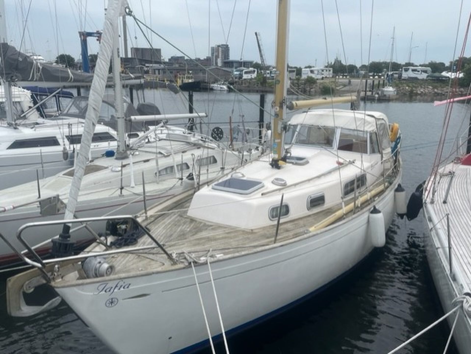 Fin Hallberg Rassy 35 med nyare motor #13