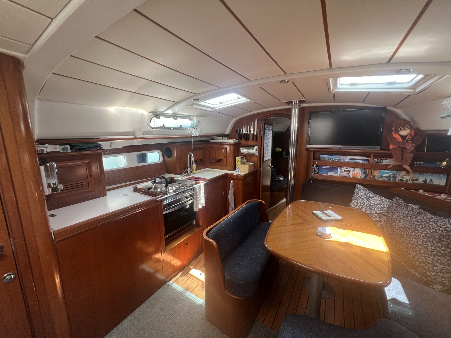 Beneteau Oceanis 411 #10