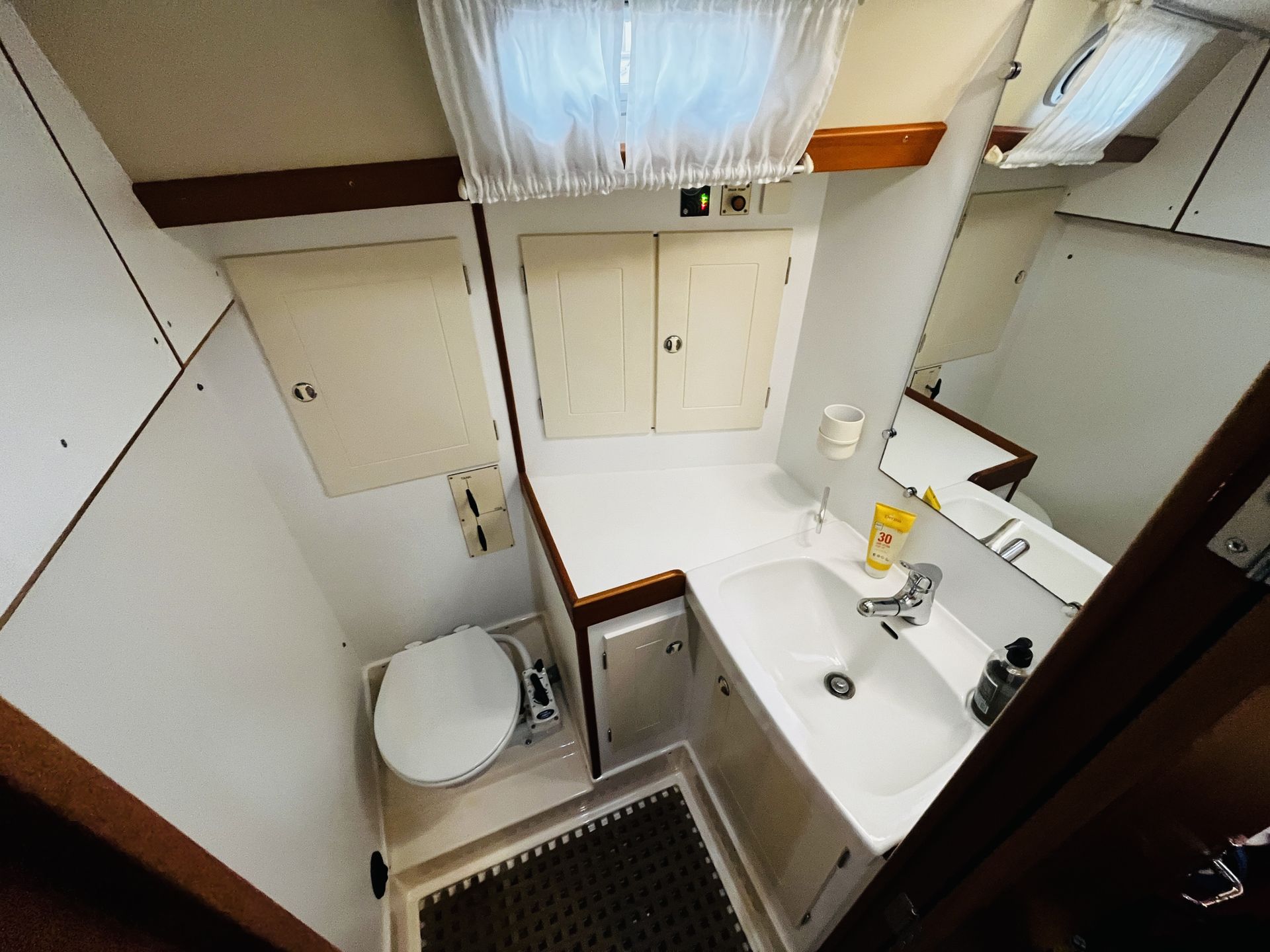 Hallberg-Rassy 42 F MkII #79