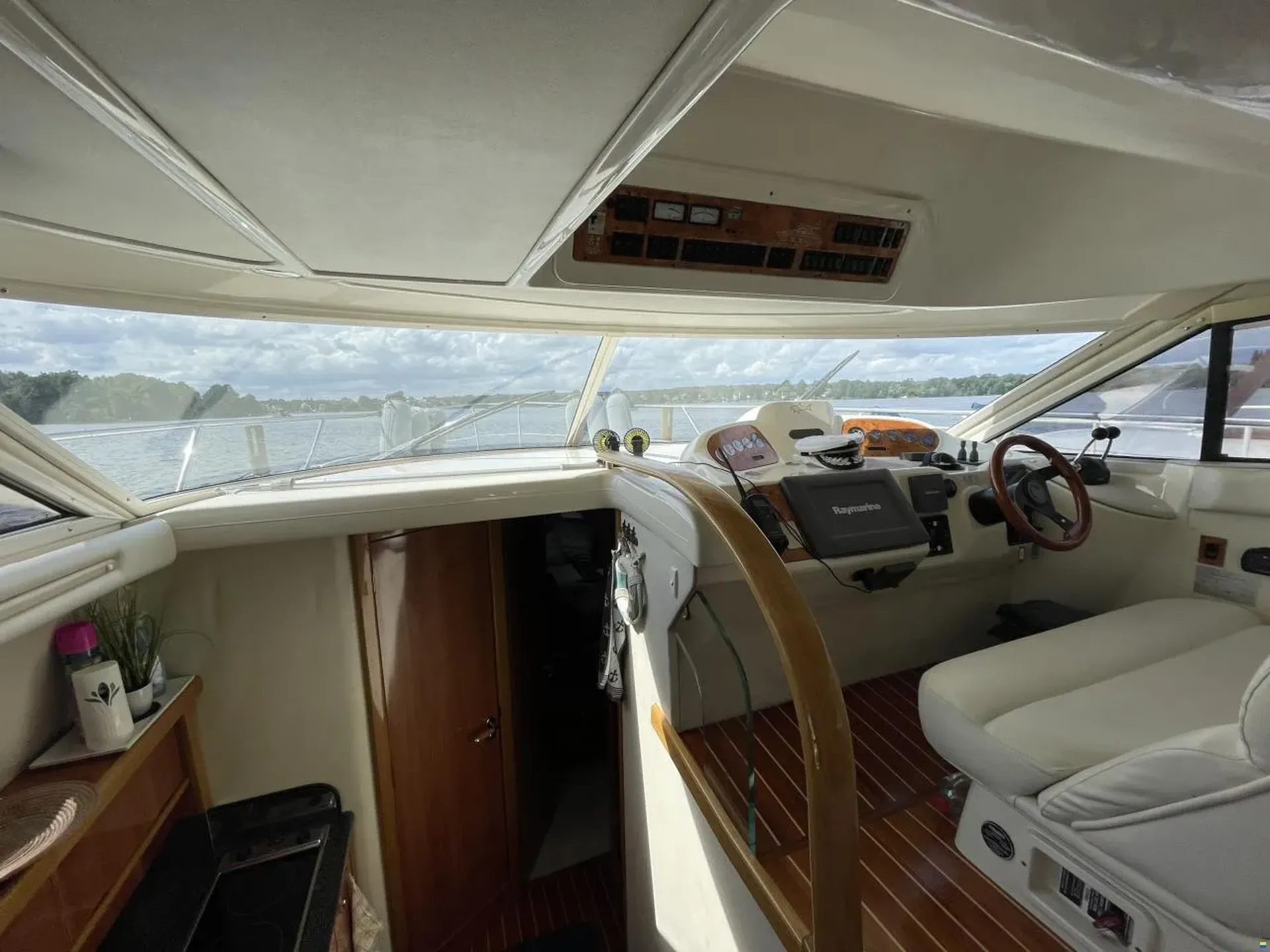 Sealine F37 Flybridge #25