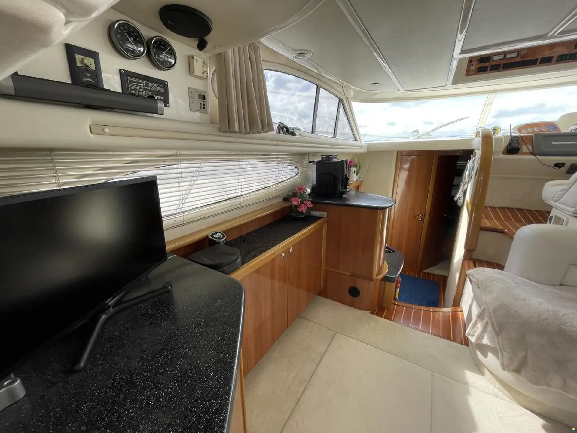 Sealine F37 Flybridge #24