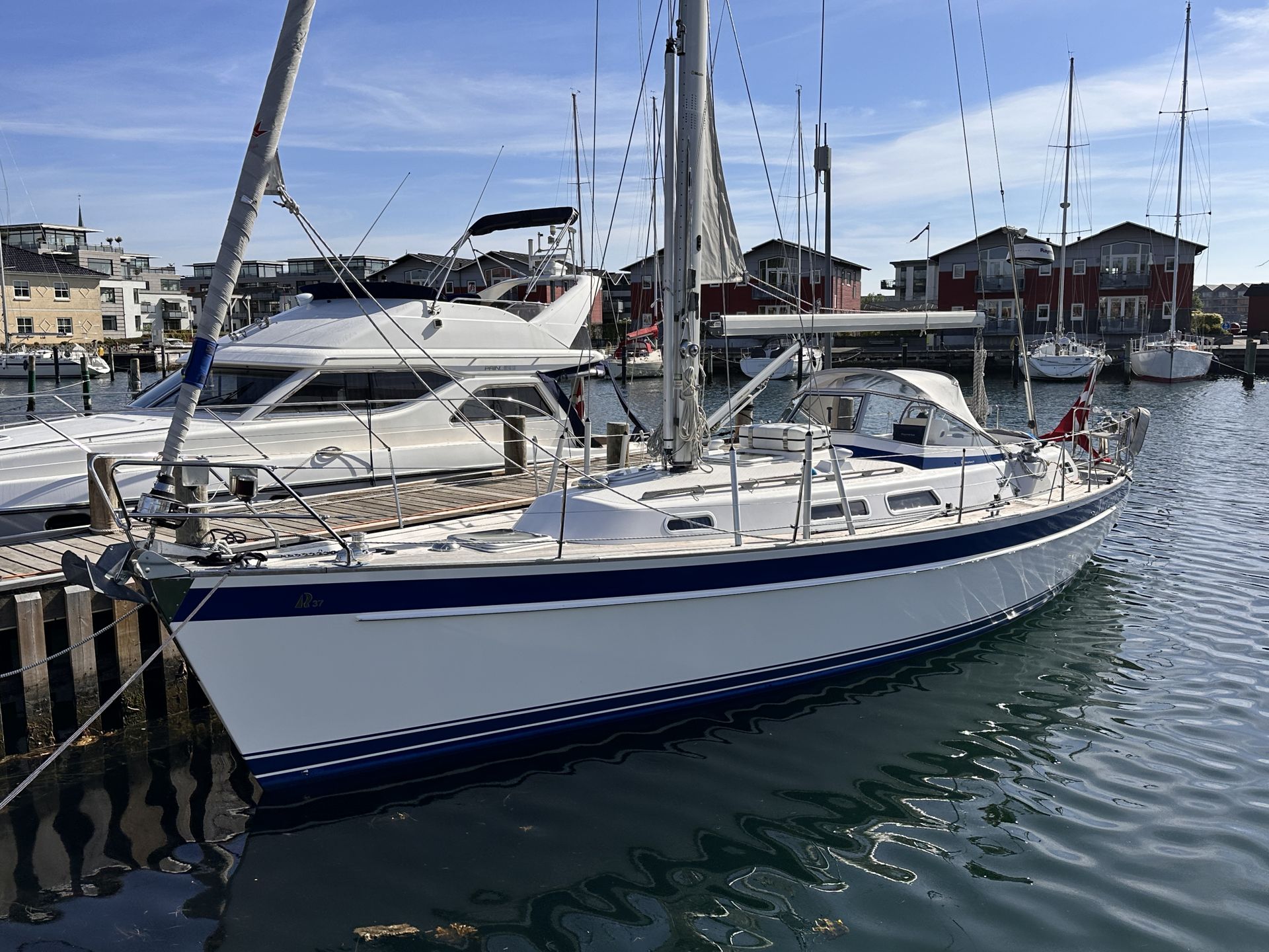 Hallberg Rassy 37 #1