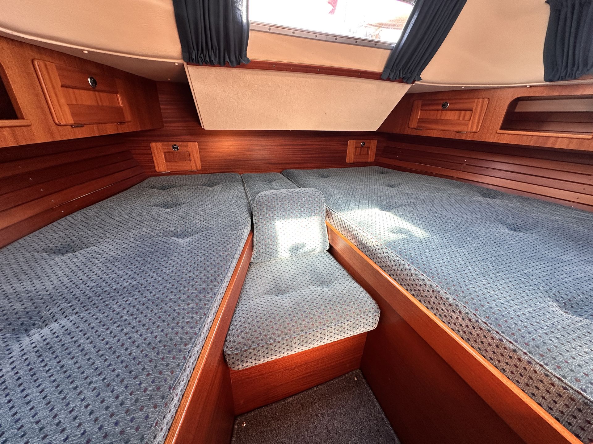 Hallberg Rassy 37 #37